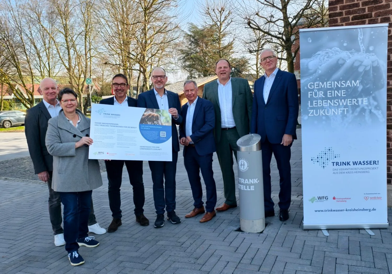 v.l.n.r.: Markus Holländer (regionaler Botschafter der well:fair foundation), Helga Kockerols-Eßer (Prokuristin ene’t GmbH), Ulrich Schirowski (Geschäftsführer WFG für den Kreis Heinsberg mbH), Dipl.-Ing. Roland Hambach (Geschäftsführer ene’t GmbH), Landrat Stephan Pusch, Bürgermeister Bernd Jansen und Thomas Giessing (Vorstandsvorsitzender der Kreissparkasse Heinsberg)  I