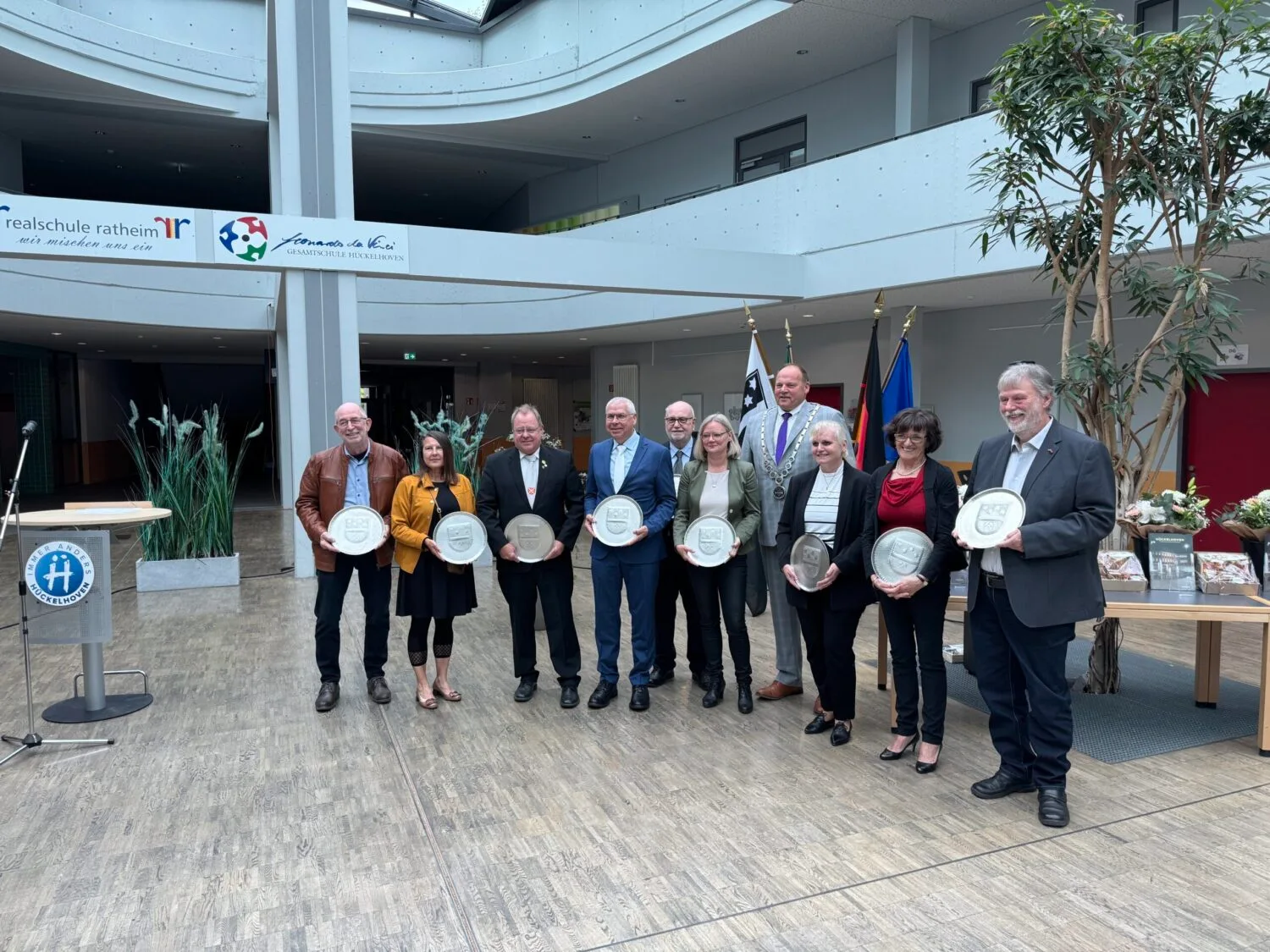 Bürgermeister Bernd Jansen und die Preisträger*innen