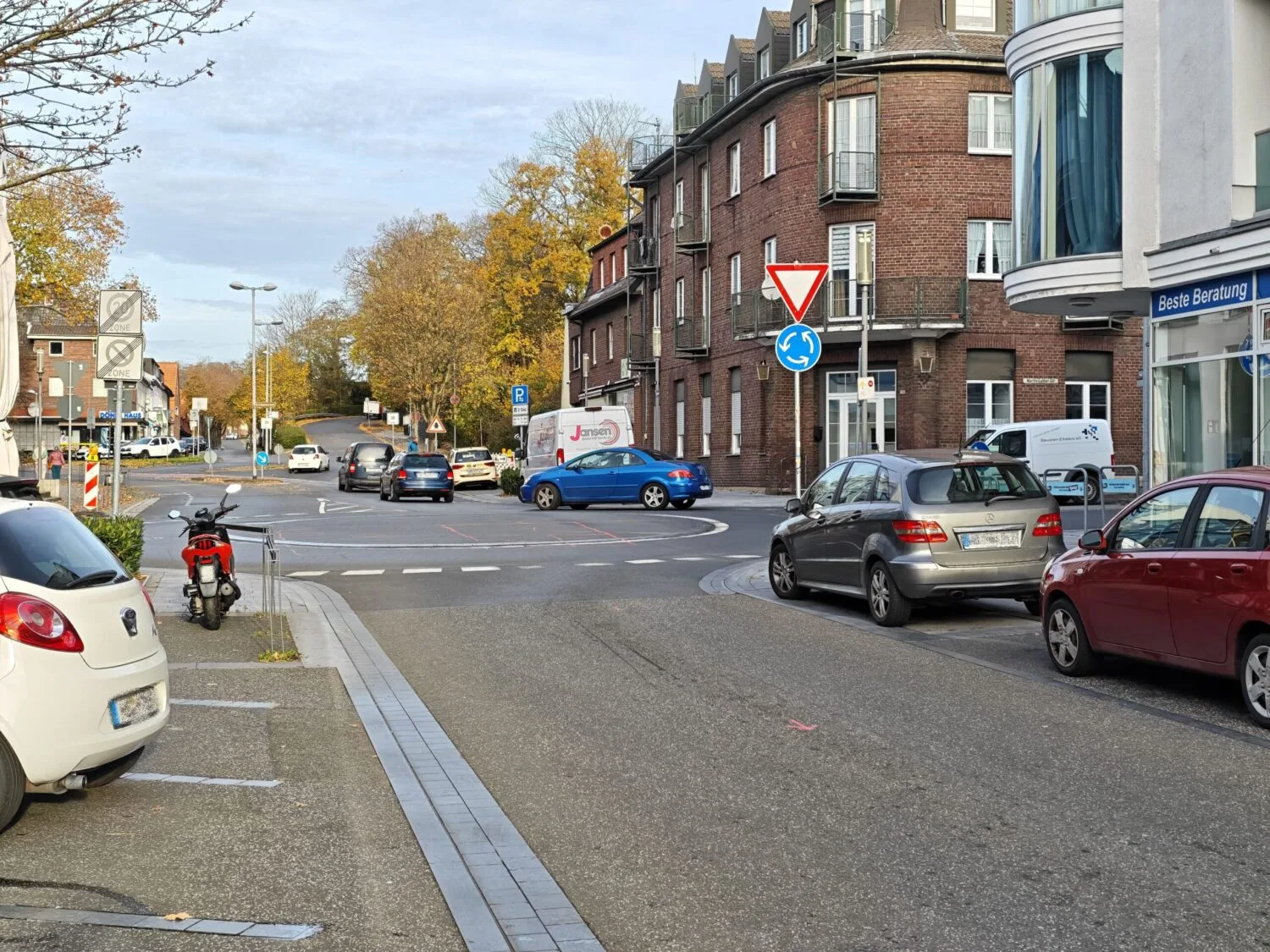 Kreisverkehr Parkhof / Martin-Luther-Straße