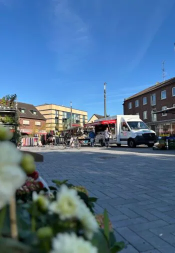 Wochenmarkt am Breteuilplatz