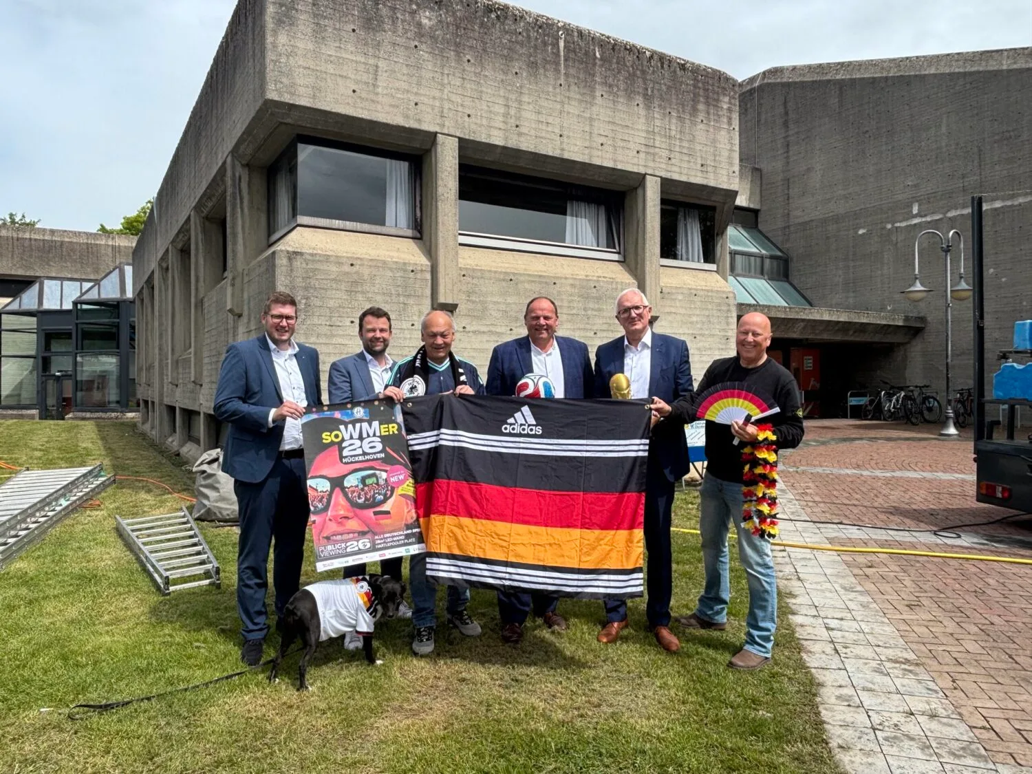 Freuen sich auf die WM in Hückelhoven: v.l.n.r. Jörg Greven (Volksbank Erkelenz), Dr. Manuel Jäkel (NEW-Gruppe), Gerhard Suhr (Suhr auf Tour) als Kooperationspartner, Schirmherr Bürgermeister Bernd Jansen, Thomas Giessing (Kreissparkasse Heinsberg) und Carsten Forg (Geschäftsführer der Stadtmarketing Hückelhoven GmbH)