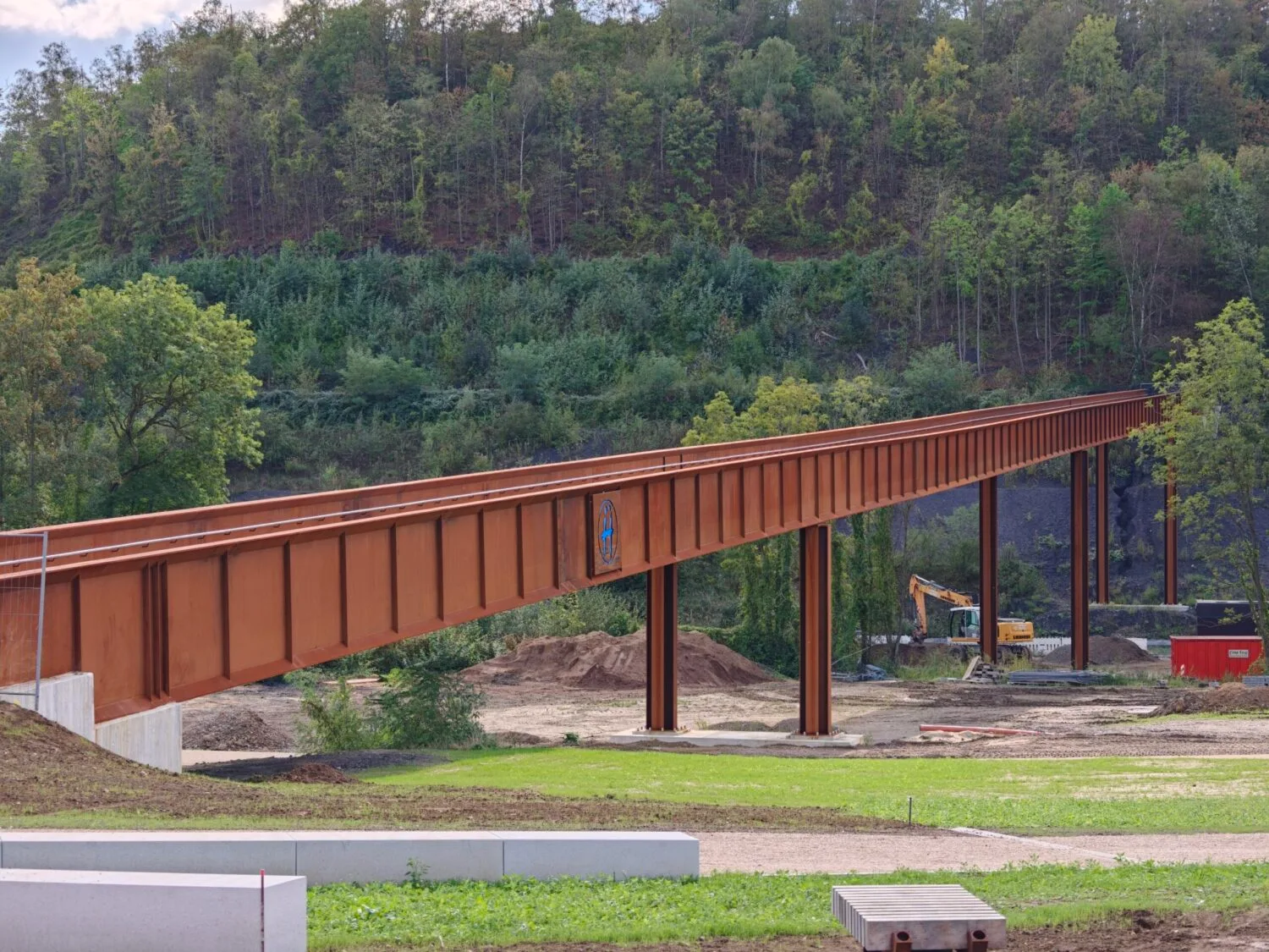Die neue Brücke zur Millicher Halde.